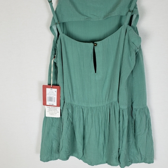 NWT Green Mossimo Crepe Cami Top With A Flowy Peplum Design Size XS - Picture 4 of 6